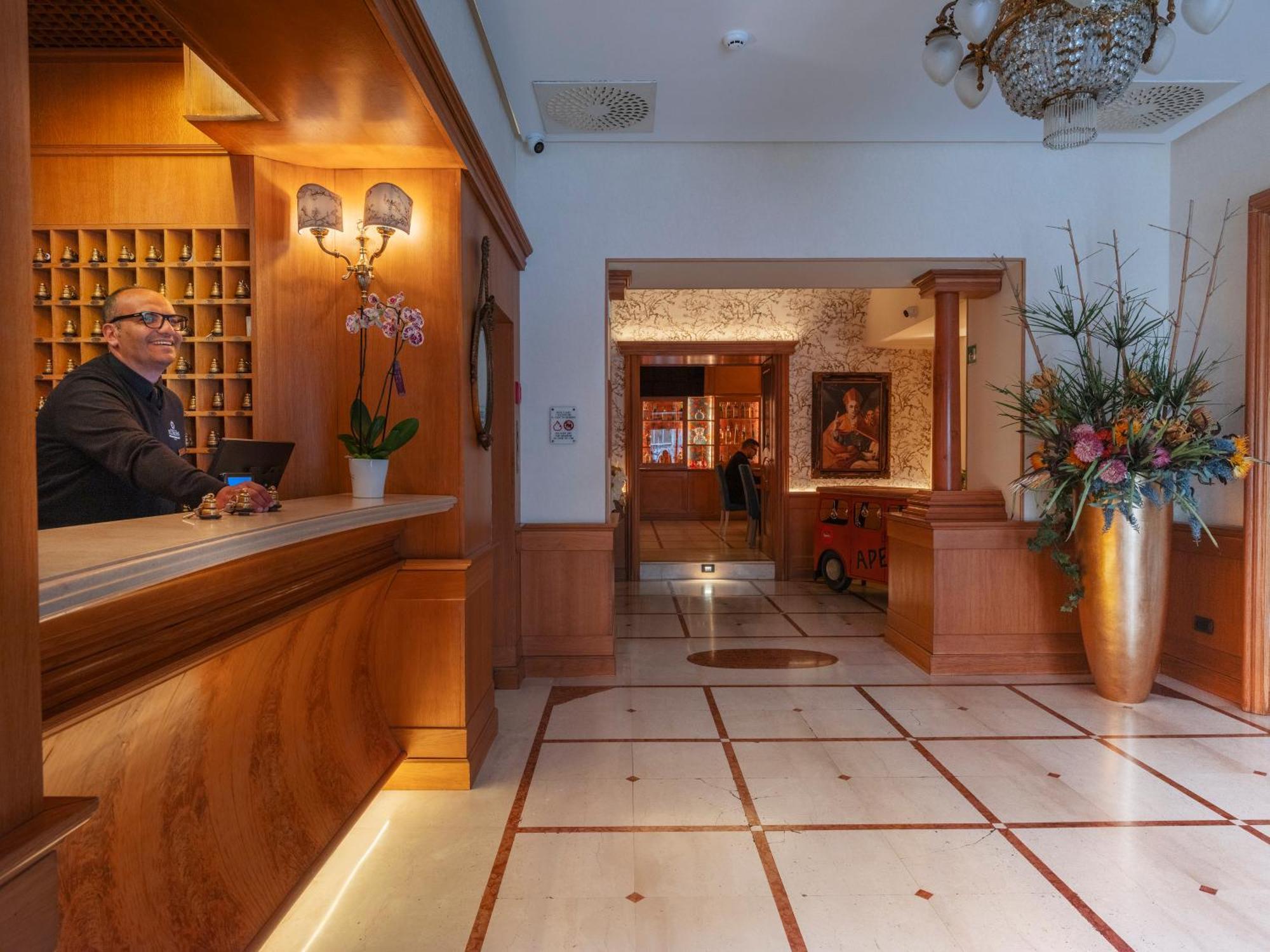 Grande Hotel Europa Napoli Esterno foto