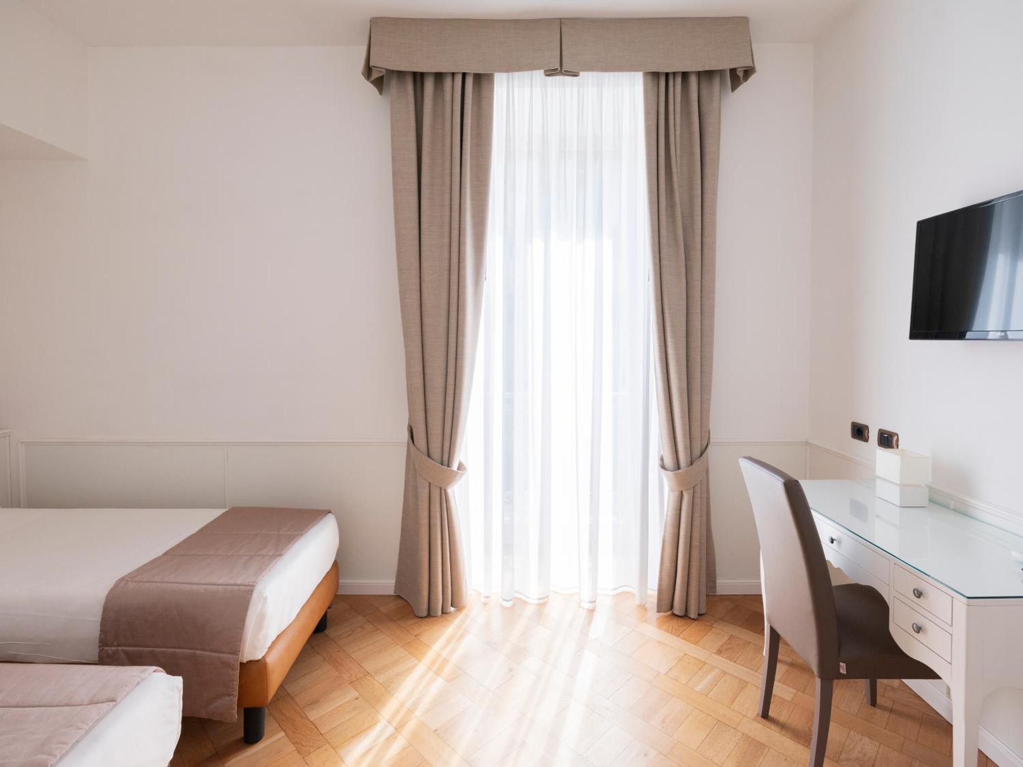 Grande Hotel Europa Napoli Esterno foto