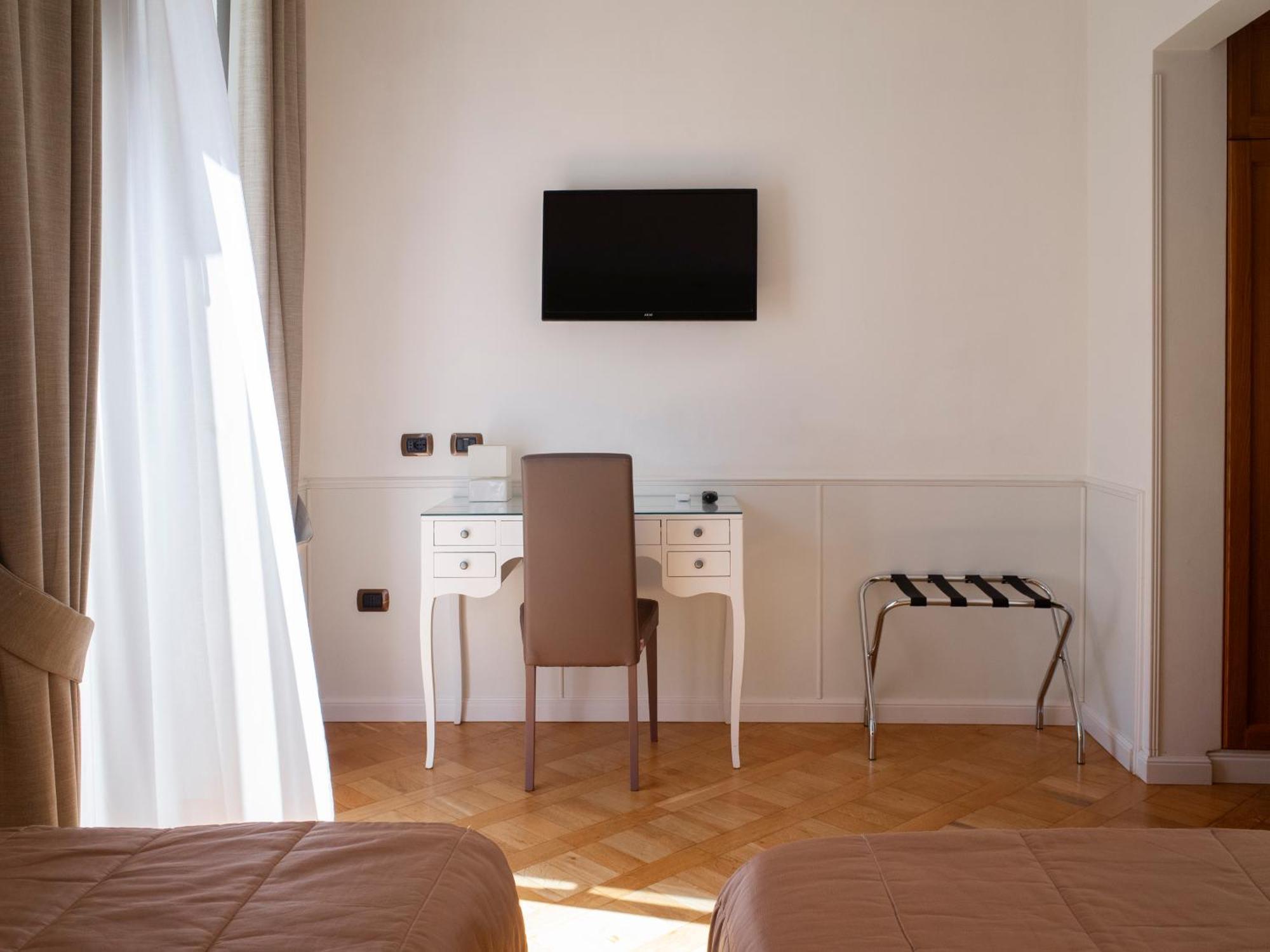 Grande Hotel Europa Napoli Esterno foto